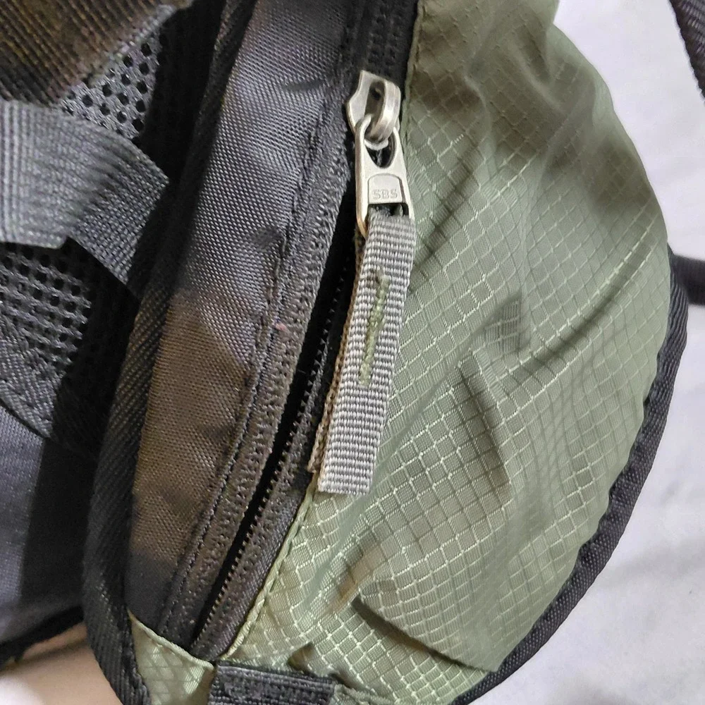 Mothybot Hydration Backpack Green Black Hiking Cycling Pack w/ 2L Water Bladder